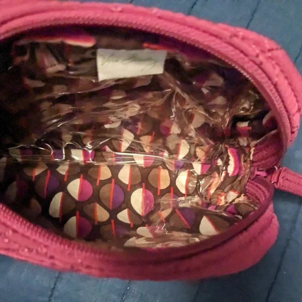 NWOT Vera Bradley Burgundy Cosmetic Makeup Bag W/zipper Waterproof 7